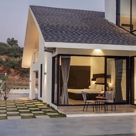 Saffronstays Stargazer, Karjat - Luxury Pool Villa With Lake View Exterior foto