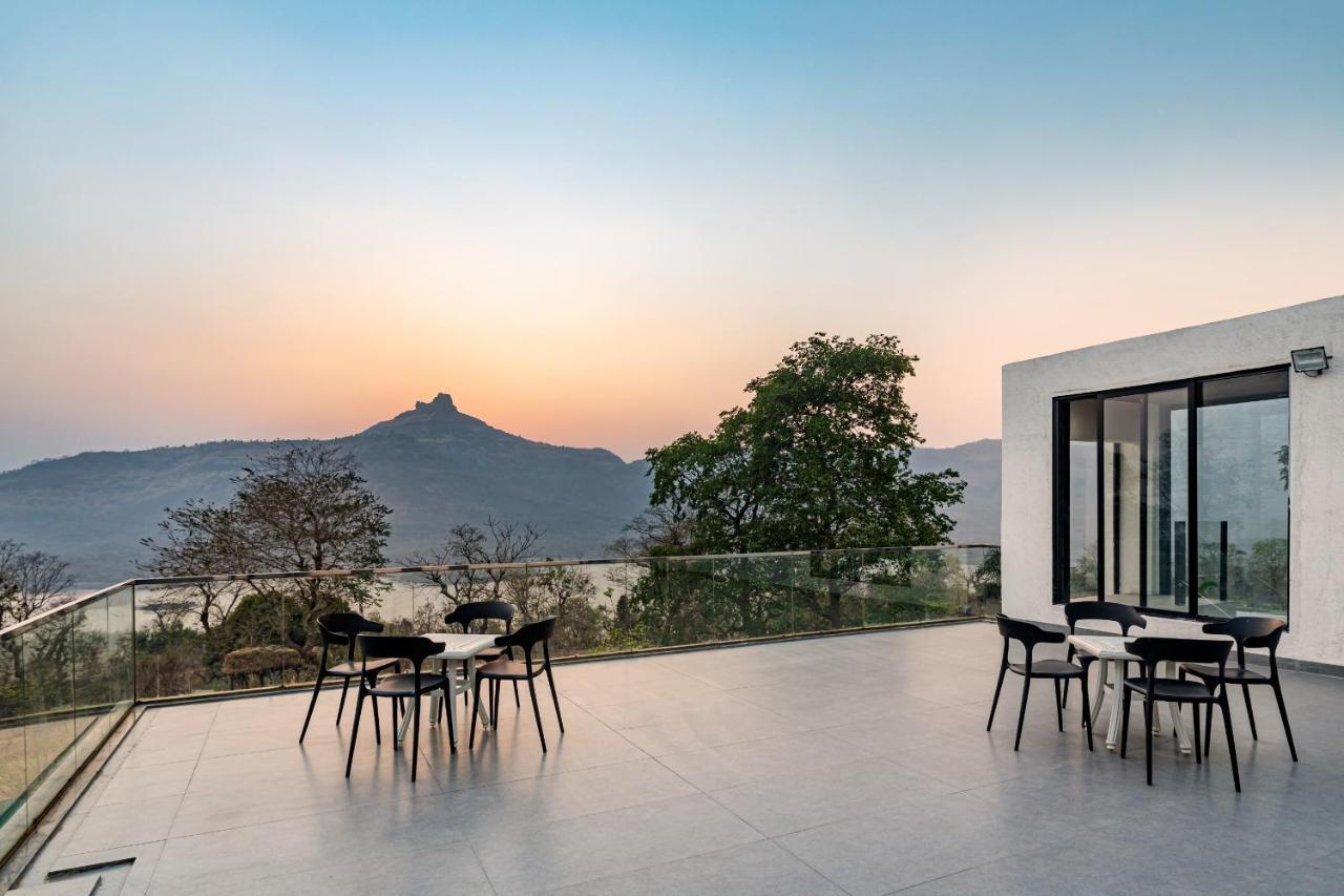 Saffronstays Stargazer, Karjat - Luxury Pool Villa With Lake View Exterior foto