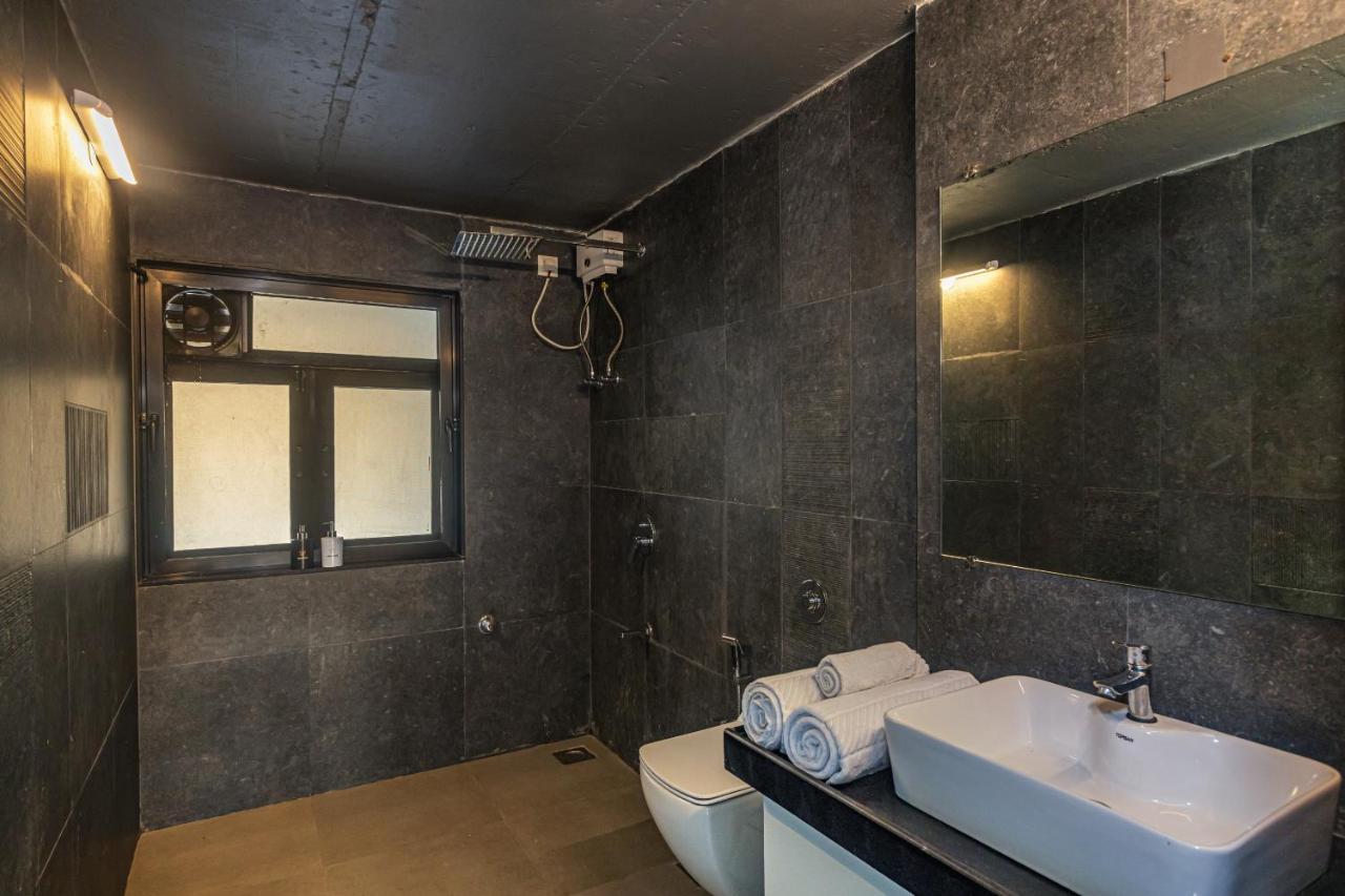 Saffronstays Stargazer, Karjat - Luxury Pool Villa With Lake View Exterior foto