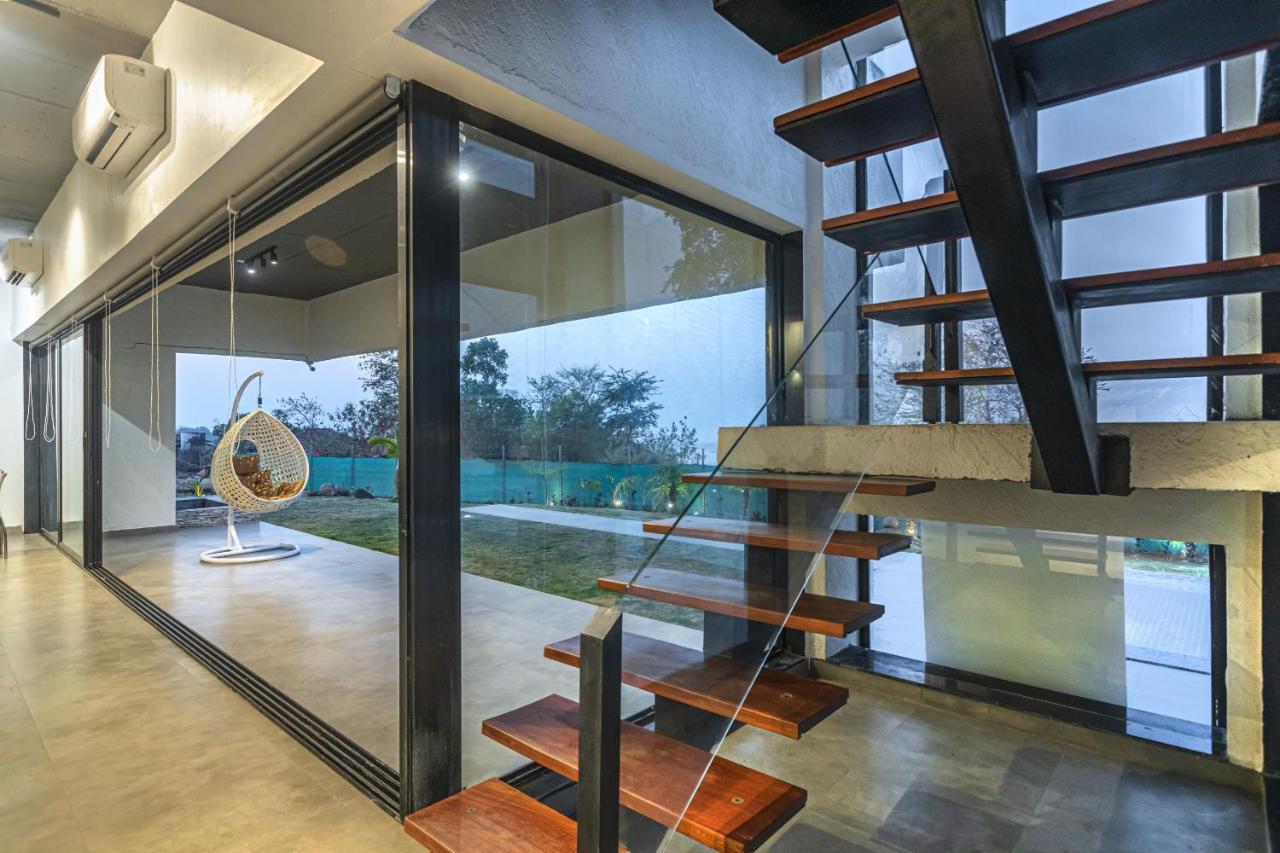 Saffronstays Stargazer, Karjat - Luxury Pool Villa With Lake View Exterior foto